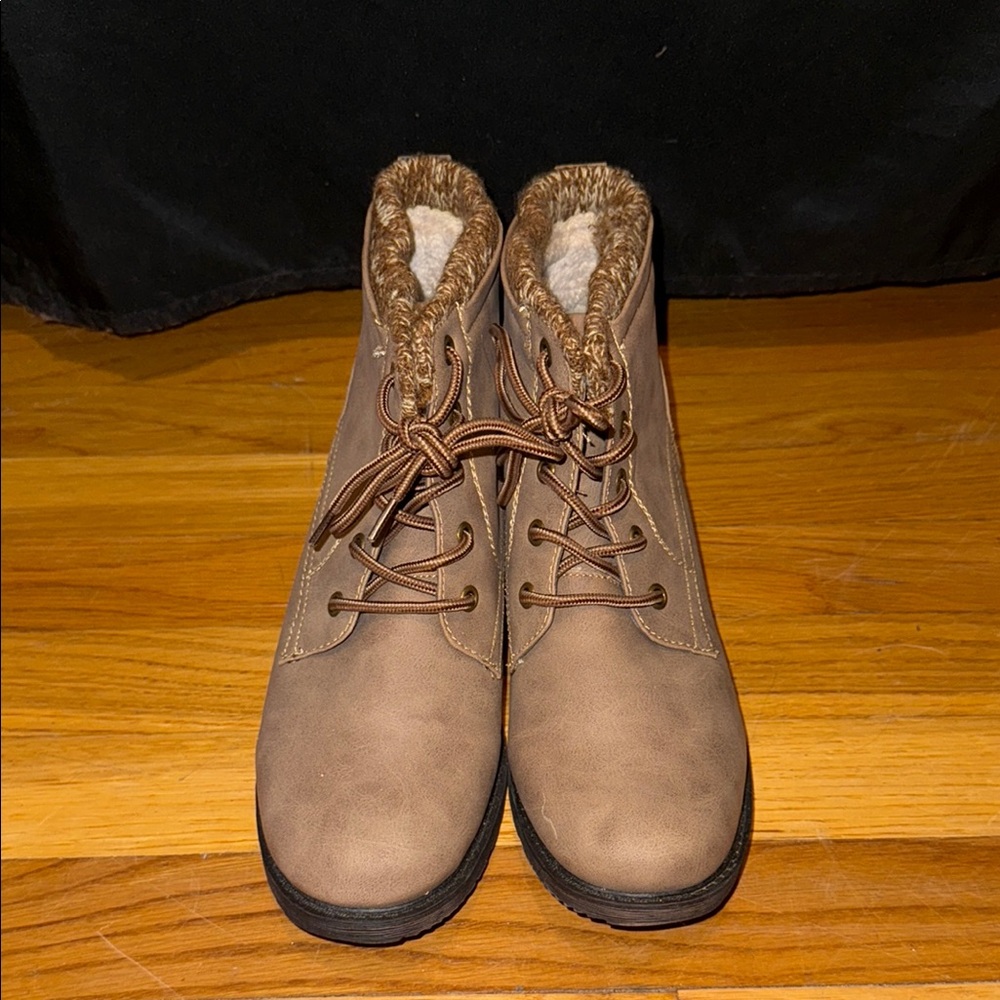 Sporto Tan Ankle Boots with Faux Fur Lining
